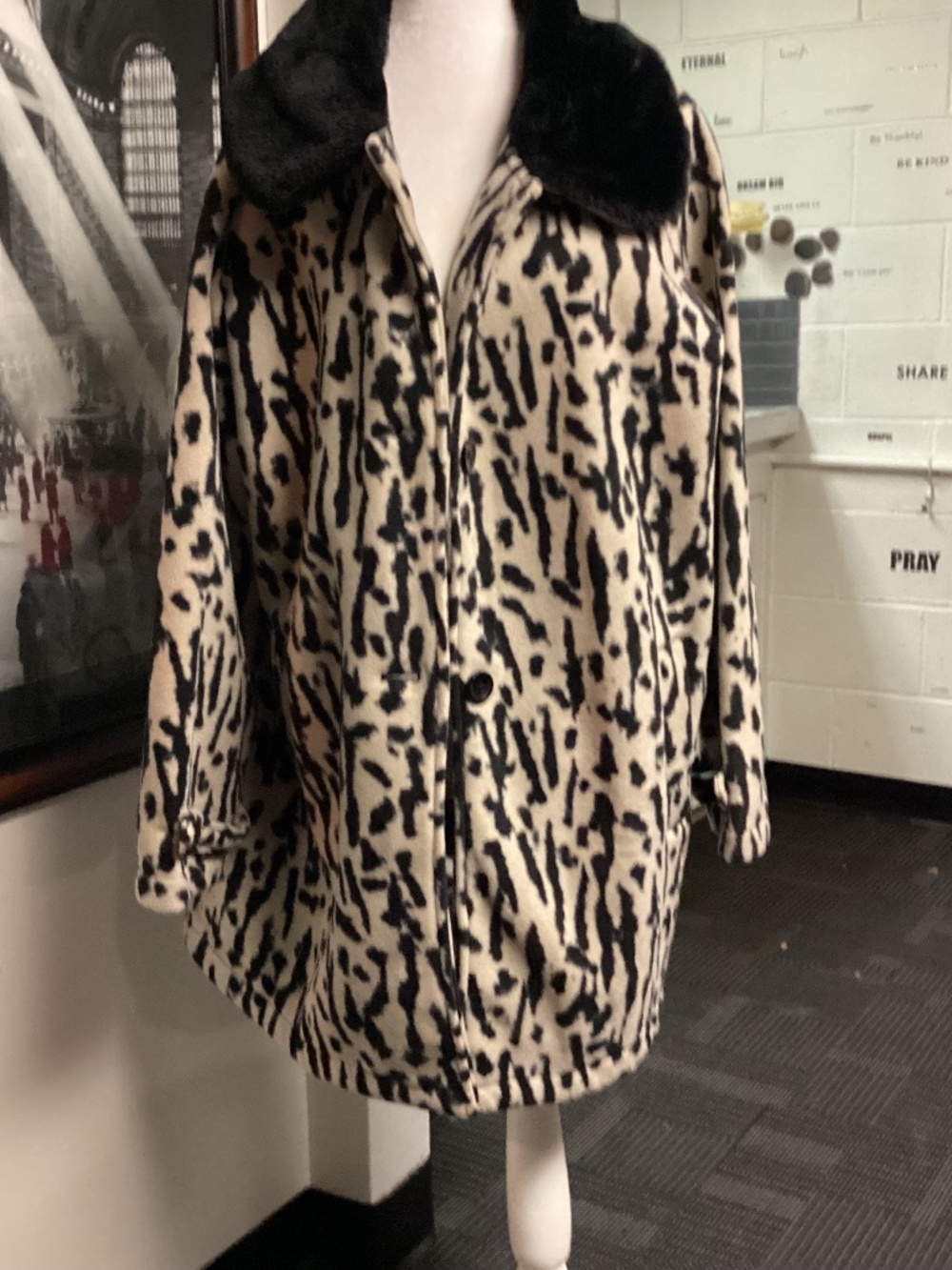E STUDIO Leopard coat ladies size 2X soft and cuddling